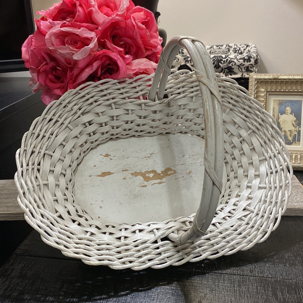 Vintage Unmarked Harry & David White Wicker Basket! - Picture 3 of 5